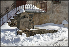 fontaine dans la neige