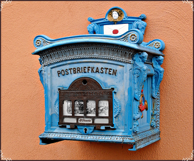 Alte mailbox in blau