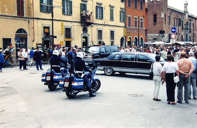 G8-Gipfel in Genua 2001 ( First Ladies beim Besuch in Pisa )