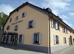 Das Gemeindehaus in Ballaingues