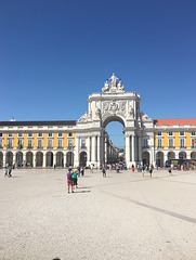 Vers la Place du commerce à Lisbonne