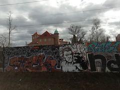 Graffiti auf Mauer am S-Bahnhof Lankwitz