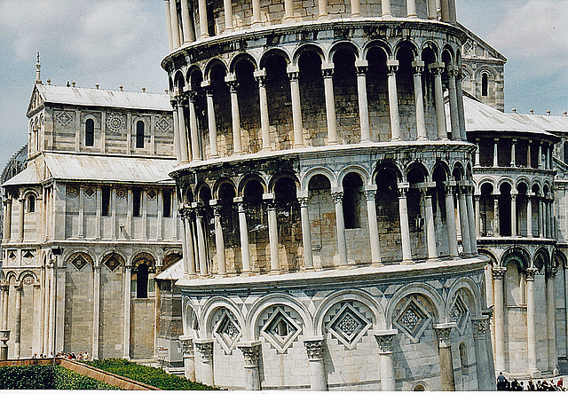 Der schiefe Turm in Pisa aus noch einer anderen Pespektive 2005