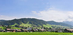 Lingenau von Westen gesehen (© Buelipix)