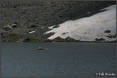 Schlauchboot im Gletschersee