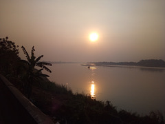 Mekong sunset / Coucher de soleil sur le Mékong