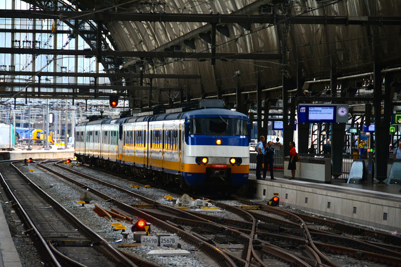 EMU 2137 ready to depart to Hoofddorp
