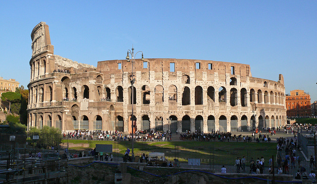 Blick vom Forum Romanum zum Kolosseum (© Buelipix)