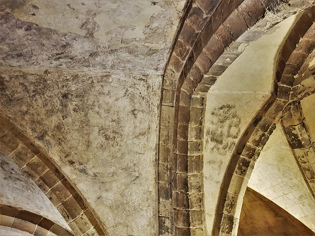 rochester cathedral, kent (54)ghosts of c14 mural roundels on latest c12 crypt vaulting
