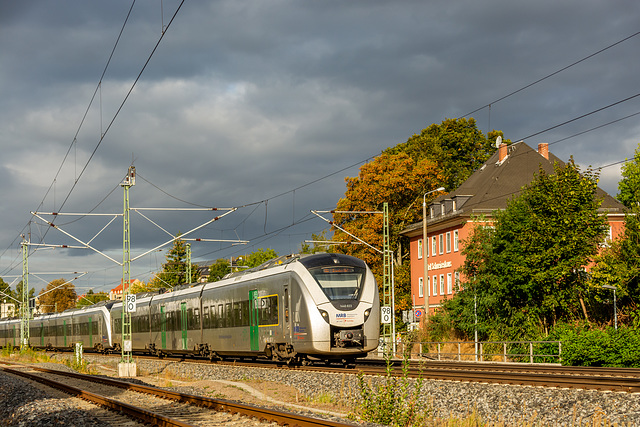 Regionalbahn der MRB (Mitteldeutsche Regiobahn) Richtung Chemnitz bei der Ausfahrt aus Hohenstein-Ernstthal