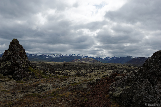 unterwegs auf dem Helgafellssveitarvegur durch's Lavagebiet des Lýsuskarð (© Buelipix)