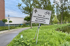 Sign to the test and vaccination centre