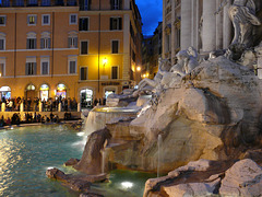 Fontana di Trevi (© Buelipix)
