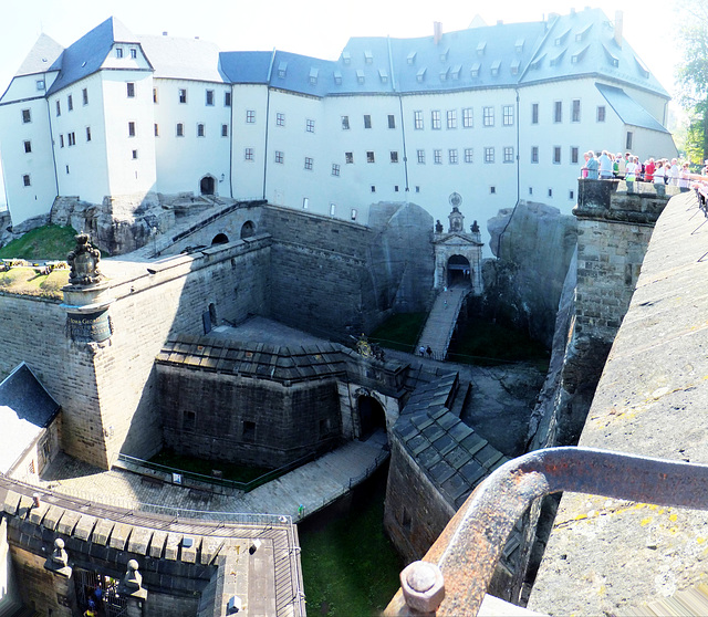Festung Königstein.  Die weiteren schwer gesicherten Höfe des ehemaligen Eingangsbereiches. ©UdoSm