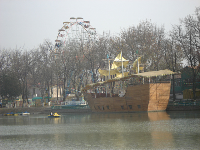 Ташкент, В парке Навои