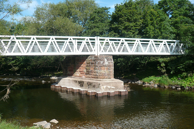 The "New" White Bridge At Dalston