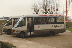 Welwyn Hatfield Line VO7 (E516 PWR) in Welwyn Garden City – 18 Jan 1989 (80-19)
