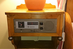 Radio-Wecker im Hotel.