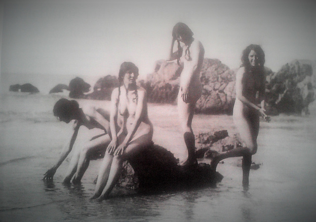 The naked Olivier Sisters were waiting for the I WW, at Cornwall, 1914?