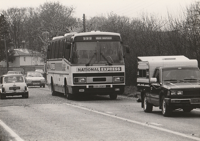 Ambassador Travel 893 (CDG 208Y) at Barton Mills - 28 Apr 1985