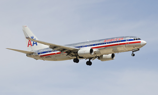 American Airlines Boeing 737 N945AN