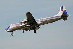 Oldtimer Douglas DC-6B (2x PiP)