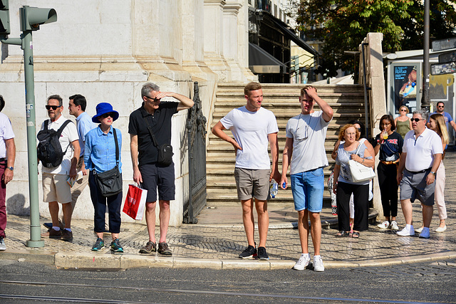 Lisbon 2018 – People waiting on Praça Luis de Camões