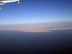 Blick über den Golf von Akaba hinüber nach Saudi Arabien