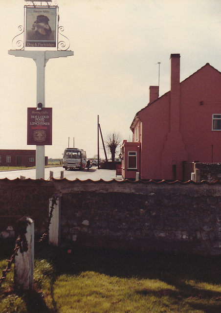Ambassador Travel LL757 (SPW 103R) at Barton Mills – 13 Apr 1985 (14-4)