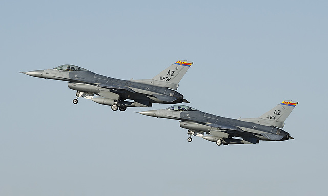 General Dynamics F-16C Fighting Falcons 86-0252 and 86-0214