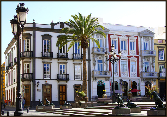 Stilvolles Bürgerhaus an der Plaza de Santa Ana