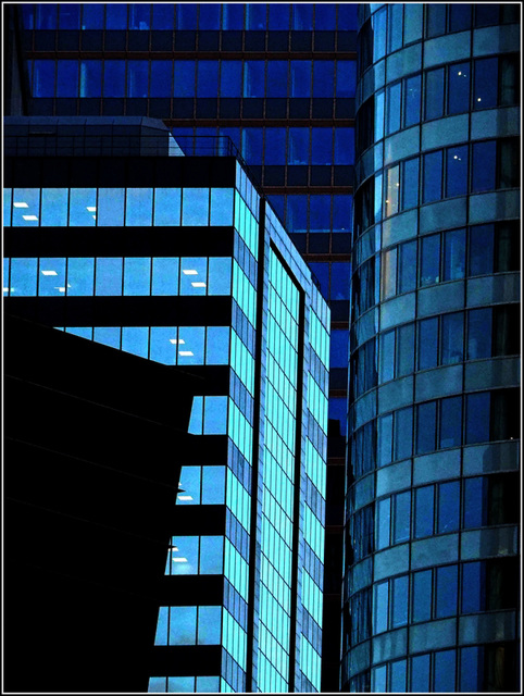 Architecture : composition bleue
