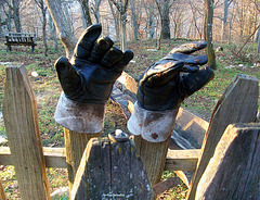Drunk gloves