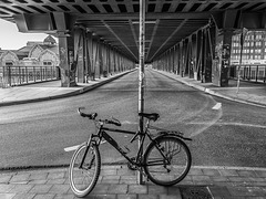 Lonesome Bike / Oberhafenbrücke Hamburg (015°)