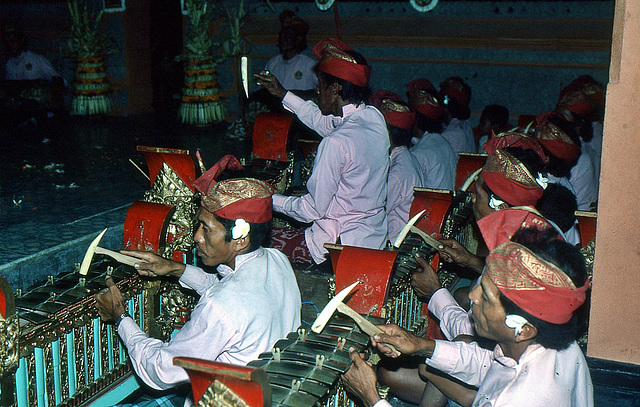 Eine Musikgruppe ( Gamelan ) auf der Insel Bali