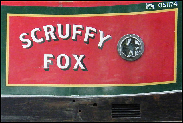 Scruffy Fox narrowboat