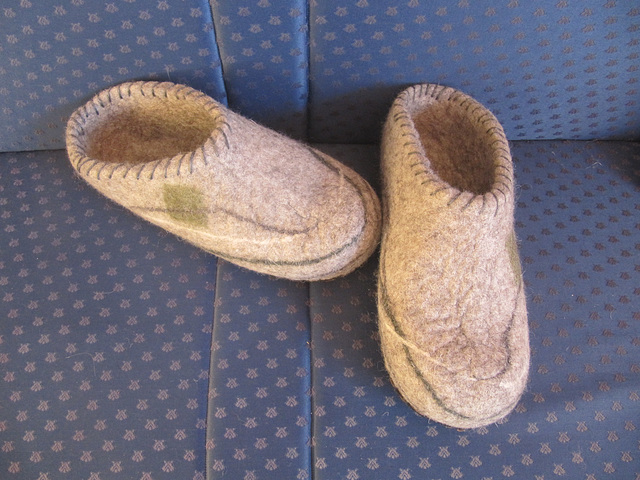 felted men's slippers
