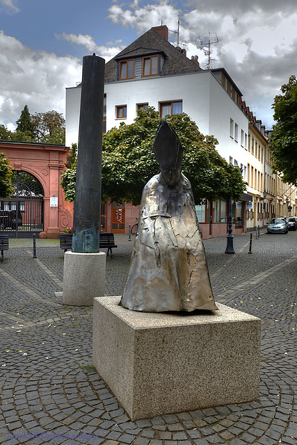 Bischofsplatz mit Statue von Bischof Ketteler