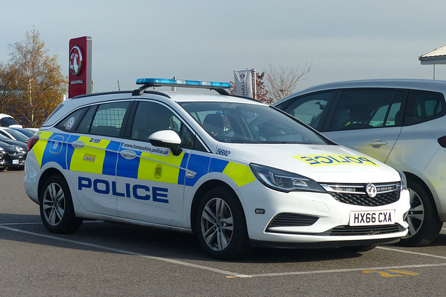 Hampshire Police Astra in Fareham - 1 November 2017
