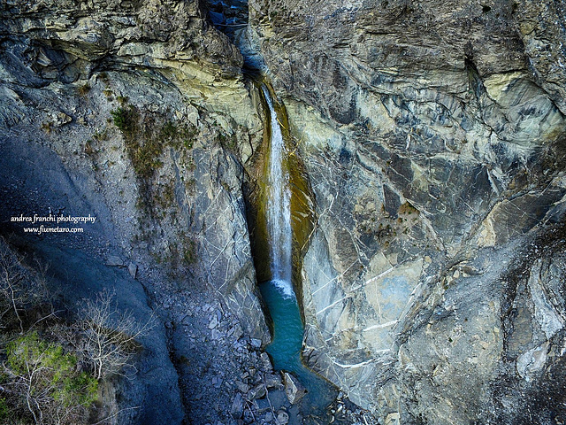 La bella cascata del Rio di Roccaprebalza (Berceto)
