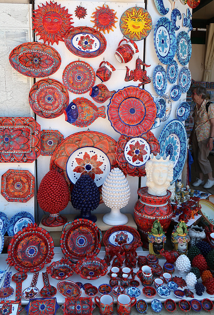 Souvenir ceramics in brilliant colours