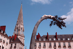 Nantes, l'art est dans la ville, la place Royale et son île.