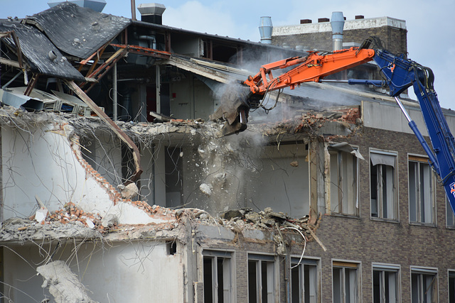 Demolition of the old Clusius Laboratory