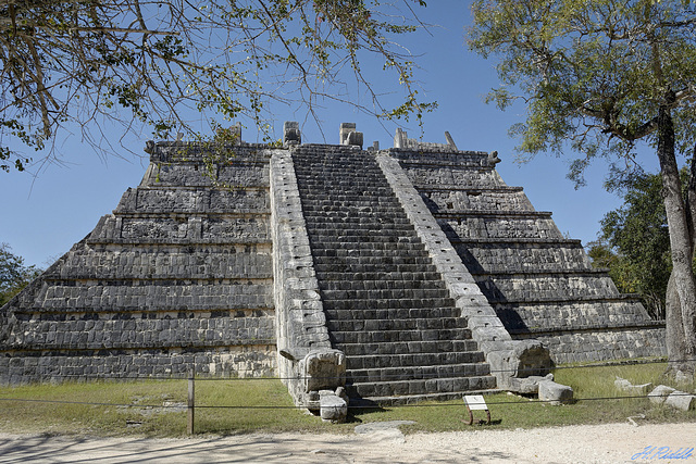 The Mayan Osario pyramid Chichen Itza