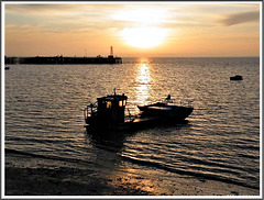 Lever de soleil sur le port de Cancale (35)