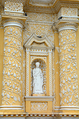 Antigua de Guatemala, Escultura a la Derecha de la Puerta Santa de la Iglesia de La Merced