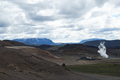 im Hochtemperaturgebiet Hverarönd am Pass Námaskarð (© Buelipix)