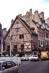 Dijon (21) Septembre 1976. (Diapositive numérisée).