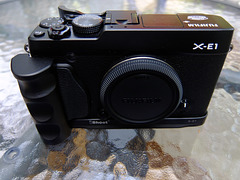 Fuji X-E1 with iShoot Grip and Match Technical ThumbsUp 6