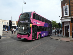 Unō 258 (YX67 VFR) and Arriva 3799 (FL63 DXH) in St. Albans - 8 Sep 2023 (P1160314)